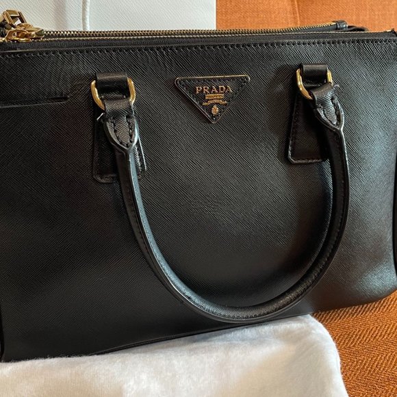 Medium Saffiano Galleria Bag - Picture 1 of 12